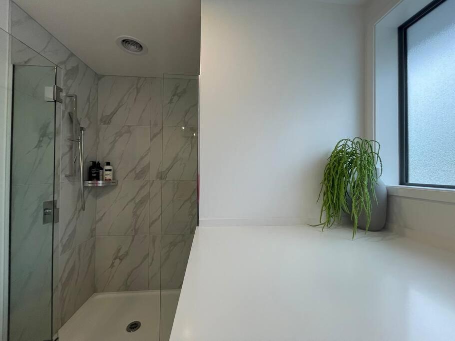 Villa Parkside Retreat - 3 Beds -Sleeps 6 Near Westfield Christchurch Exterior foto